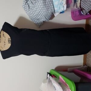 22w black dress with belt at the waist.